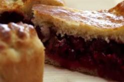 Пирог с замороженной вишней из слоеного и творожного теста: рецепты простой и вкусной выпечки